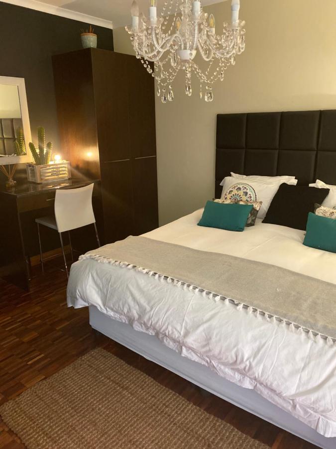 The Hedge Guesthouse Kuruman Esterno foto